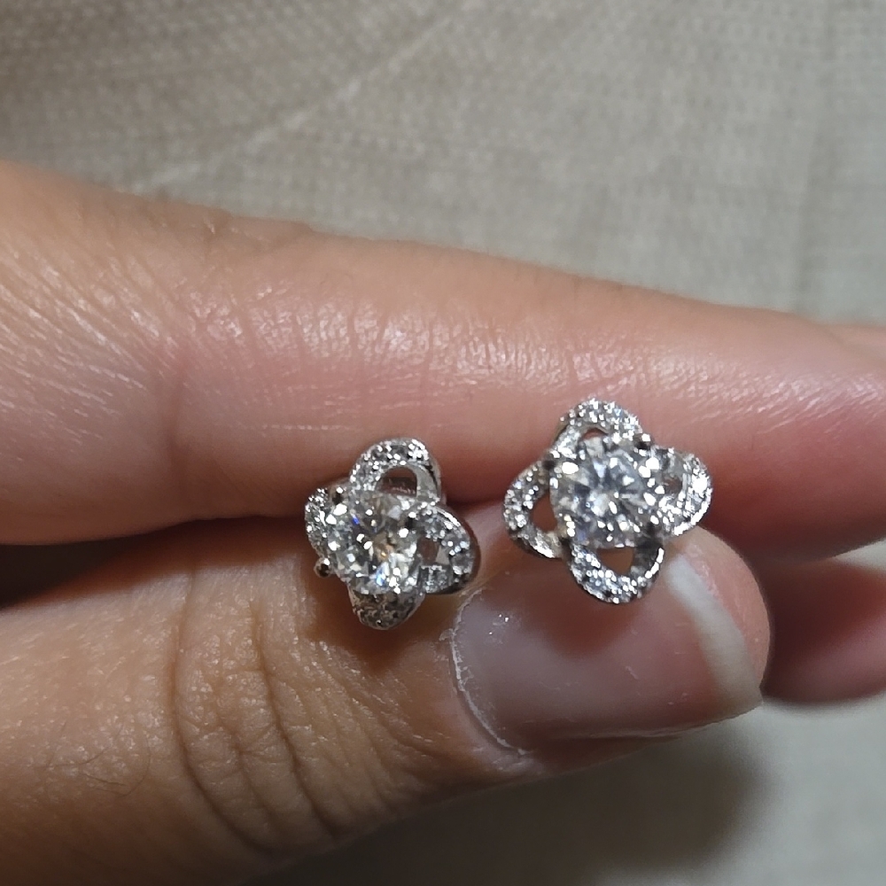 Elegant Silver Flower Moissanite Stud Earrings